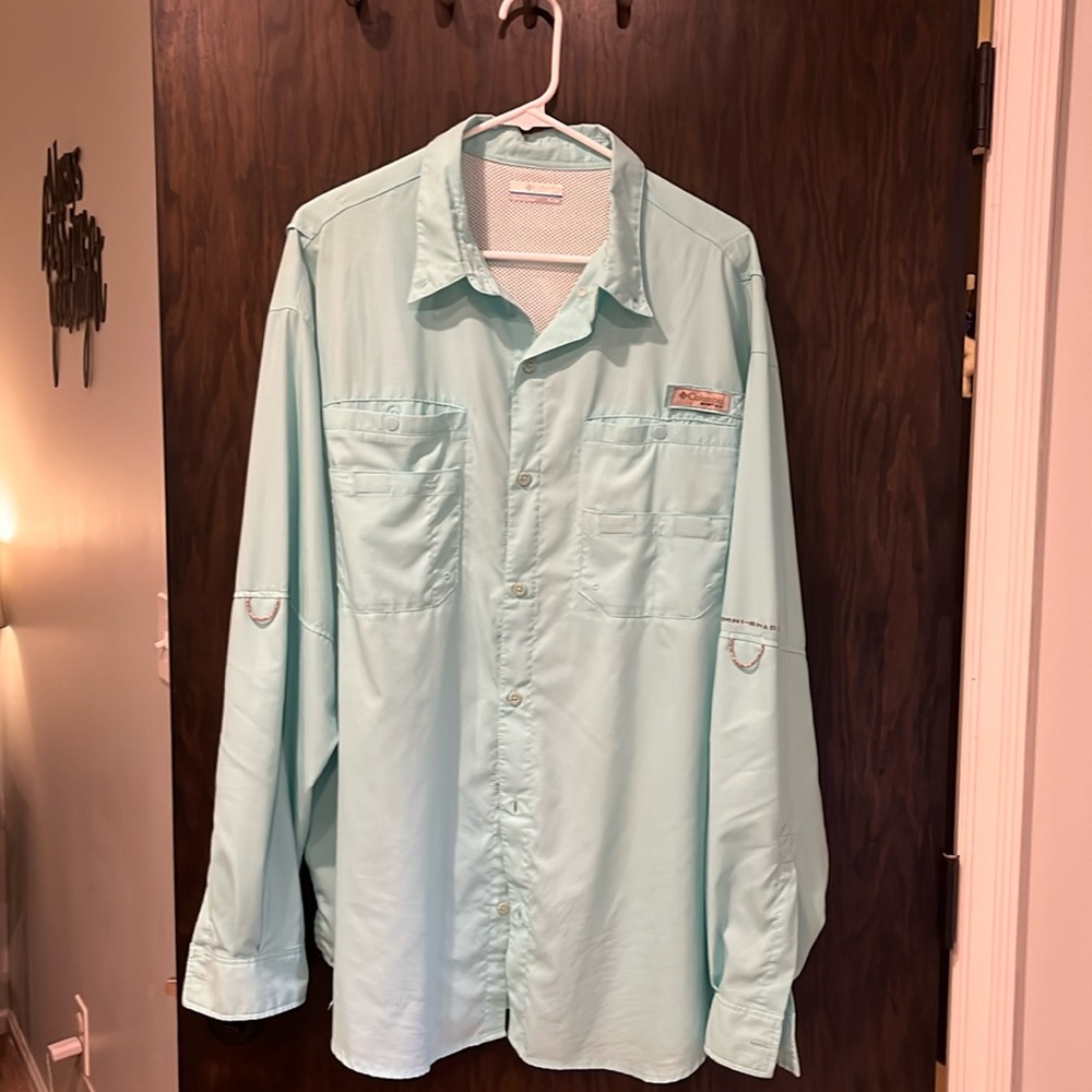 Men’s Columbia button down shirt